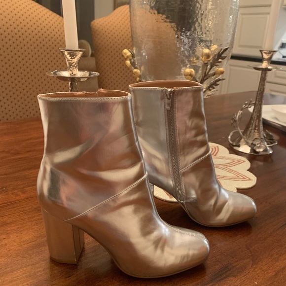 Urban outfitter. Metallic silver boots - Picture 3 of 10